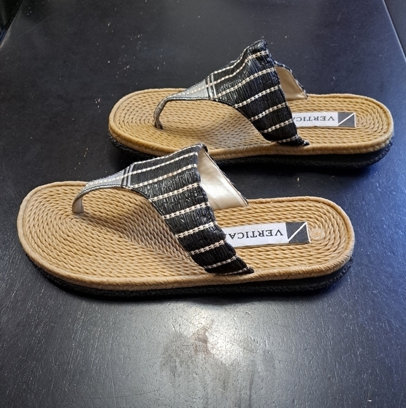 NWOT Vertical Black & Tan Straw Sandals/Slides - Picture 1 of 8